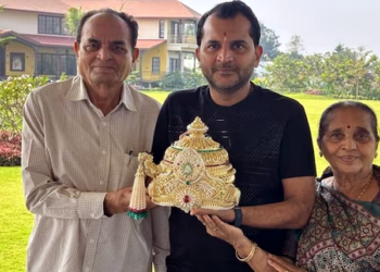 ಅಯೋಧ್ಯೆಯ ರಾಮಲಲ್ಲಾನಿಗೆ ಗುಜರಾತ್ ನ ವ್ಯಾಪಾರಿಯಿಂದ 11 ಕೋಟಿ ರೂ. ಮೌಲ್ಯದ ವಜ್ರದ ಕಿರೀಟ ಅರ್ಪಣೆ..!