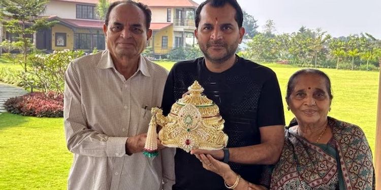 ಅಯೋಧ್ಯೆಯ ರಾಮಲಲ್ಲಾನಿಗೆ ಗುಜರಾತ್ ನ ವ್ಯಾಪಾರಿಯಿಂದ 11 ಕೋಟಿ ರೂ. ಮೌಲ್ಯದ ವಜ್ರದ ಕಿರೀಟ ಅರ್ಪಣೆ..!