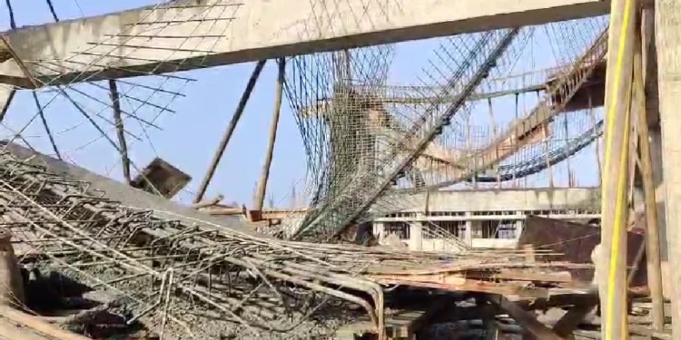 ಆನೇಕಲ್ : ನಿರ್ಮಾಣ ಹಂತದ ಶಾಲಾ ಕಟ್ಟಡ ಕುಸಿತ,ಇಬ್ಬರು ಕಾರ್ಮಿಕರ ಸಾವು,16 ಮಂದಿಗೆ ಗಂಭೀರ ಗಾಯ…!!