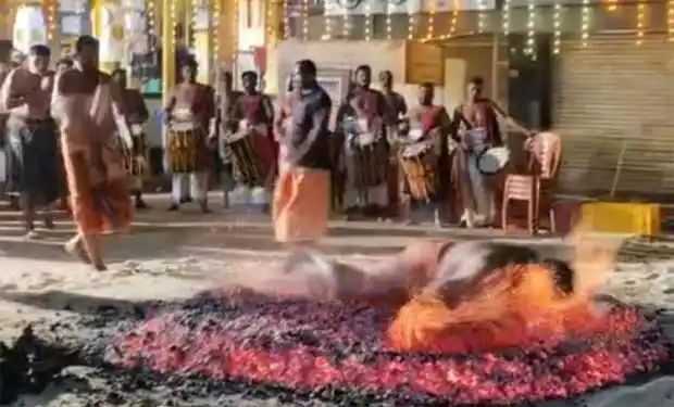 ಮಲ್ಪೆ : ಕೆಂಡಸೇವೆ ವೇಳೆ ಅಯ್ಯಪ್ಪ ಮಾಲಾಧಾರಿಯೊಬ್ಬರು ಆಯತಪ್ಪಿ ಬೆಂಕಿಗೆ ಬಿದ್ದು ತೀವ್ರ ಗಾಯ..!!