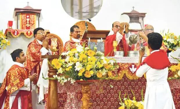 ಅತ್ತೂರು ಸಂತ ಲಾರೆನ್ಸ್‌ ಬಸಿಲಿಕಾ ಪುಣ್ಯಕ್ಷೇತ್ರದ ವಾರ್ಷಿಕ ಮಹೋತ್ಸವದ ನಾಲ್ಕನೇ ದಿನದ ಬಲಿಪೂಜೆ ಸಂಪನ್ನ..!!