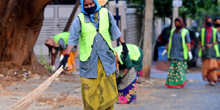 ಪೌರಕಾರ್ಮಿಕರಿಗೆ ಸರ್ಕಾರ ನಿಗದಿಪಡಿಸಿದ ಕರ್ತವ್ಯಗಳ ಬದಲಾಗಿ ಬೇರೆ ಕೆಲಸಗಳಿಗೆ ನಿಯೋಜಿಸುವಂತಿಲ್ಲ : ರಾಜ್ಯ ಸರ್ಕಾರ ಸುತ್ತೋಲೆ..!!