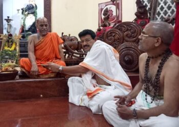 ಶ್ರೀ ಮಧ್ವಾಷ್ಟೋತ್ತರ ಶತನಾಮಾವಳಿ : ಪರ್ಯಾಯ ಶ್ರೀಗಳಿಂದ ಧ್ವನ್ಯಡಕ ಲೋಕಾರ್ಪಣೆ ..!!