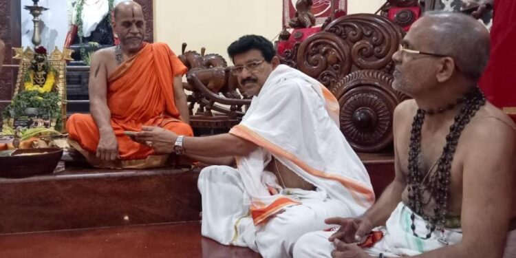 ಶ್ರೀ ಮಧ್ವಾಷ್ಟೋತ್ತರ ಶತನಾಮಾವಳಿ : ಪರ್ಯಾಯ ಶ್ರೀಗಳಿಂದ ಧ್ವನ್ಯಡಕ ಲೋಕಾರ್ಪಣೆ ..!!