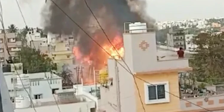 ಬೆಂಗಳೂರು :ಪರ್ಫ್ಯೂಮ್ ಫ್ಯಾಕ್ಟರಿ ಅಗ್ನಿ ಅವಘಡ, ಮೂವರು ಸಜೀವ ದಹನ..!!