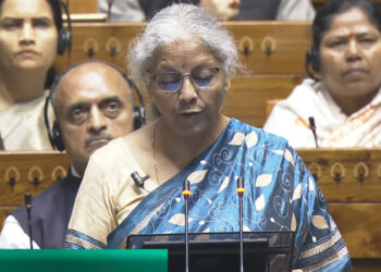 ಲೋಕಸಭೆಯಲ್ಲಿ ಕೇಂದ್ರ ಹಣಕಾಸು ಸಚಿವೆ ನಿರ್ಮಲಾ ಸೀತಾರಾಮನ್ ಬಜೆಟ್ ಮಂಡನೆ ಆರಂಭ..!!