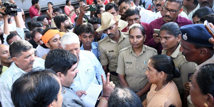 ಮಂಗಳೂರು: ‘ಧರ್ಮ ನಿಂದನೆ’ ಆರೋಪ: ಶಿಕ್ಷಕಿ ವಜಾ..!!