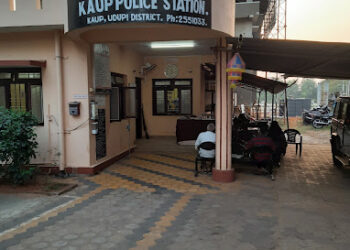 ಕಾಪು: ರಸ್ತೆ ಬದಿಯಲ್ಲಿ ಸ್ಕೂಟರ್‌ ನಿಲ್ಲಿಸಿ ಮಲಗಿದ್ದ ಸವಾರ –  ಸ್ಕೂಟರ್‌, ಮೊಬೈಲ್‌ ಸಹಿತ ಸೊತ್ತುಗಳನ್ನು ದೋಚಿದ ಕಳ್ಳರು..!!