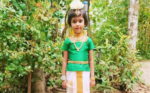 ಜಾತ್ರೆಯಲ್ಲಿ ಅಪ್ಪನ ಕೈಯಿಂದ ಆಕಸ್ಮಿಕವಾಗಿ ಬಿದ್ದ 5 ವರ್ಷದ ಪುಟ್ಟ ಬಾಲಕಿ : ರಥದ ಚಕ್ರದಡಿ ಸಿಲುಕಿ ಮೃತ್ಯು…!!