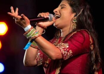 ಖ್ಯಾತ ಗಾಯಕಿ ಮಂಗ್ಲಿ ಕಾರು ಅಪಘಾತ…!!