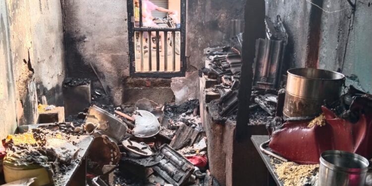 ಕಾರ್ಕಳ: ಕಸಬಾ ಗ್ರಾಮದ ಕರಿಯಕಲ್ಲು ಜಂಕ್ಷನ್ ಬಳಿ ಹೋಟೆಲ್ ಕಟ್ಟಡಕ್ಕೆ ಬೆಂಕಿ:ಲಕ್ಷಾಂತರ ರೂಪಾಯಿ ನಷ್ಟ…!!