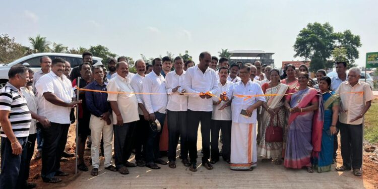 ಉಪ್ಪೂರು ‘ ಗ್ರಾಮ ಪಂಚಾಯತ್ ವ್ಯಾಪ್ತಿಯಲ್ಲಿ ಸುಮಾರು 1.50 ಕೋಟಿ ವೆಚ್ಚದಲ್ಲಿ ಅಭಿವೃದ್ಧಿಗೊಂಡ ಕುದ್ರುಬೆಟ್ಟು ಬಬ್ಬುಸ್ವಾಮಿ ದೈವಸ್ಥಾನ ರಸ್ತೆ ಉದ್ಘಾಟನೆ…!!