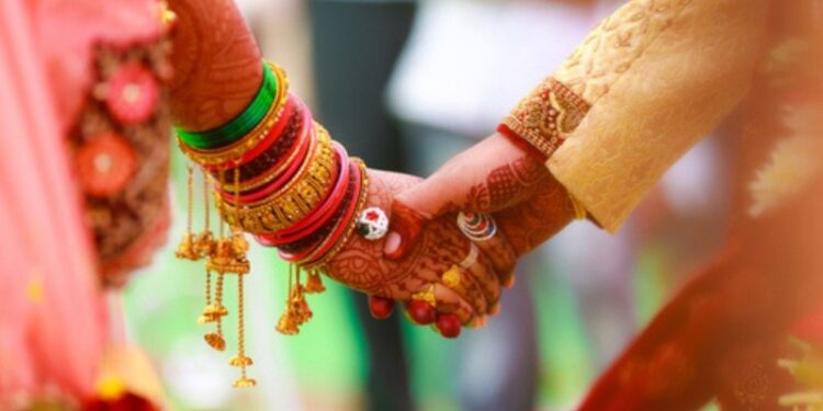 ಸಾಮೂಹಿಕ ವಿವಾಹ  ಮದುವೆಯಾಗುವ ದಂಪತಿಗಳಿಗೆ ರಾಜ್ಯ ಸರಕಾರ ದಿಂದ 50,000,ರೂ. ಪ್ರೋತ್ಸಾಹಧನ…!!