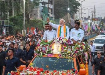 ಕೊಯಮತ್ತೂರಿನಲ್ಲಿ ಭಾರೀ ಭದ್ರತೆ ನಡುವೆ ಪ್ರಧಾನಿ ಮೋದಿ ರೋಡ್ ಶೋ..!!