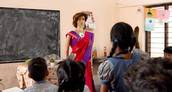 ಕೇರಳ : ಶಾಲೆಯ ಕ್ಲಾಸ್‌ ರೂಂಗೂ ಲಗ್ಗೆಯಿಟ್ಟಿತು AI ರೋಬೊಟ್ ಟೀಚರ್‌..!!