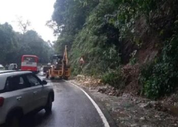 ಚಾರ್ಮಾಡಿ ಘಾಟ್ ನಲ್ಲಿ ಬಸ್ ‘ಬ್ರೇಕ್ ಫೇಲ್’ : ಚಾಲಕನ ಸಮಯ ಪ್ರಜ್ಞೆಯಿಂದ ತಪ್ಪಿದ ಭಾರಿ ಅನಾಹುತ..!!