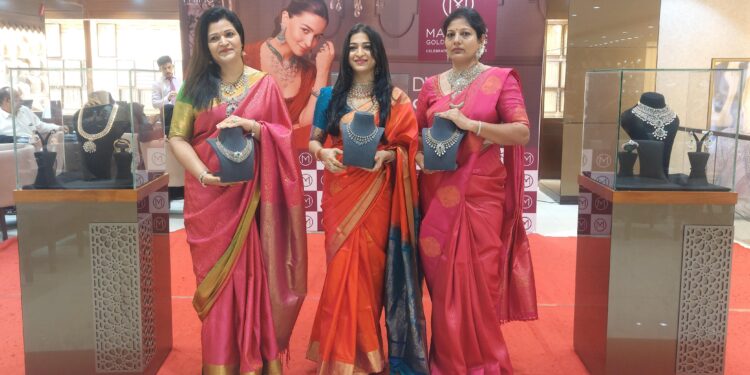 ಉಡುಪಿ : ಮಲಬಾರ್ ಗೋಲ್ಡ್ ನಲ್ಲಿ ವಜ್ರಾಭರಣಗಳ ಪ್ರದರ್ಶನಕ್ಕೆ ಚಾಲನೆ..!!