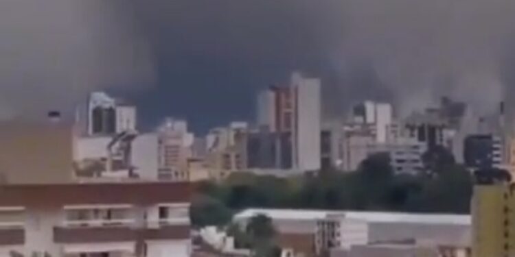 ಭಾರೀ ಮಳೆ, ಬಿರುಗಾಳಿಯಿಂದ ತತ್ತರಿಸಿದ ದುಬೈ : 28 ಭಾರತೀಯ ವಿಮಾನಗಳ ಹಾರಾಟ ಸ್ಥಗಿತ..!!