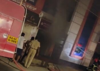 ಚಿಕ್ಕಮಗಳೂರು: ಕರ್ನಾಟಕ ಬ್ಯಾಂಕ್ ATM ನಲ್ಲಿ ಅಗ್ನಿ ದುರಂತ : 5 ಲಕ್ಷ ಹಣ ಸೇರಿದಂತೆ 15 ಲಕ್ಷ ಮೌಲ್ಯದ ಎಟಿಎಂ ಯಂತ್ರ ಸಂಪೂರ್ಣ ಭಸ್ಮ..!!