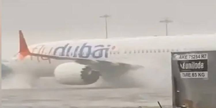 ಭಾರೀ ಮಳೆ, ಬಿರುಗಾಳಿಯಿಂದ ತತ್ತರಿಸಿದ ದುಬೈ : 28 ಭಾರತೀಯ ವಿಮಾನಗಳ ಹಾರಾಟ ಸ್ಥಗಿತ..!!