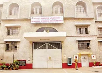 ಬೆಂಗಳೂರಿನ ಪರಪ್ಪನ ಅಗ್ರಹಾರ ಜೈಲಿನ ಮೇಲೆ ಸಿಸಿಬಿ ಅಧಿಕಾರಿಗಳಿಂದ ದಾಳಿ, ಪರಿಶೀಲನೆ ..!!