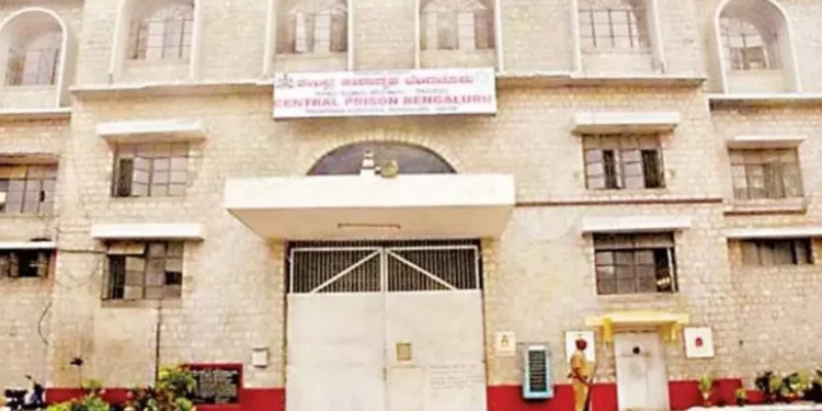 ಬೆಂಗಳೂರಿನ ಪರಪ್ಪನ ಅಗ್ರಹಾರ ಜೈಲಿನ ಮೇಲೆ ಸಿಸಿಬಿ ಅಧಿಕಾರಿಗಳಿಂದ ದಾಳಿ, ಪರಿಶೀಲನೆ ..!!