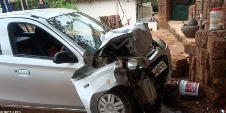 ಚಾಲಕನ ನಿಯಂತ್ರಣ ತಪ್ಪಿ ಹೋಟೆಲ್‌ವೊಂದಕ್ಕೆ ಢಿಕ್ಕಿ ಹೊಡೆದ ಕಾರು :ಕಾರಿನಲ್ಲಿದ್ದ ದಂಪತಿಗೆ ಗಂಭೀರ ಗಾಯ..!!