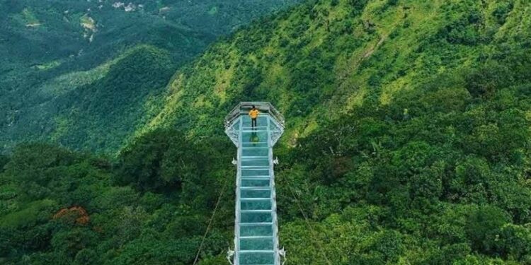 ಪ್ರವಾಸಿಗರ ಸುರಕ್ಷತೆ ದೃಷ್ಟಿಯಿಂದ ಮುಂಜಾಗ್ರತ ಕ್ರಮವಾಗಿ ಸೆಪ್ಟೆಂಬರ್ 15ರ ವರೆಗೆ ಕೊಡಗಿನ ಗ್ಲಾಸ್ ಬ್ರಿಡ್ಜ್ ತಾತ್ಕಾಲಿಕ ಬಂದ್..!!