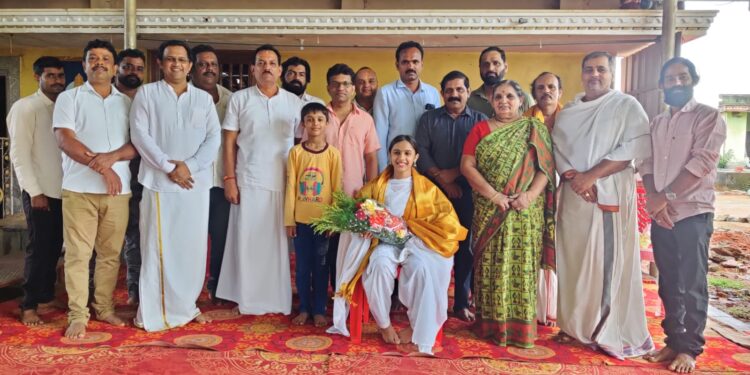 ಡ್ರಾಮಾ ಜೂನಿಯರ್ಸ್ ವಿನ್ನರ್ ರಿಷಿಕಾ ಕುಂದೇಶ್ವರ್ ಗೆ ಬೋಳ ಪ್ರಶಾಂತ್ ಕಾಮತ್ ಅಭಿಮಾನಿ ಬಳಗ ಕಾರ್ಕಳ ಟೈಗರ್ ಸಂಘಟನೆ ವತಿಯಿಂದ ಸನ್ಮಾನ..!!