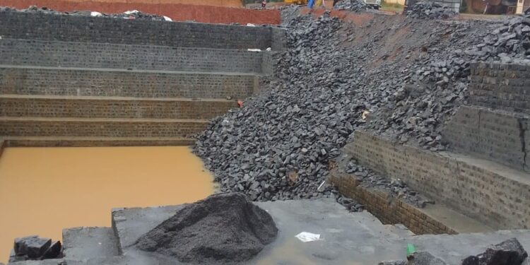 ಪರ್ಕಳ:ಮತ್ತೆ ಕುಸಿದ ಮಹಾಲಿಂಗೇಶ್ವರ ಮಹಾ ಗಣಪತಿ ದೇವಸ್ಥಾನದ ಎದುರುಗಡೆ ನಿರ್ಮಾಣ ಹಂತದಲ್ಲಿರುವ ಕೆರೆ..!!