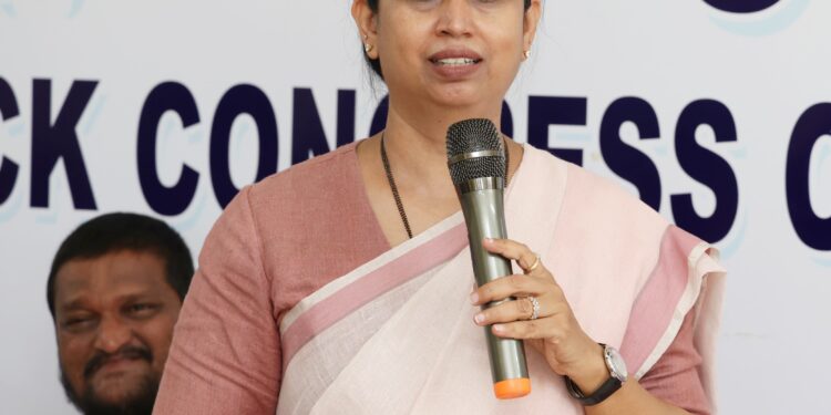 ರಾಜಕಾರಣ ನಿಂತ ನೀರಲ್ಲ, ದೃತಿಗೆಡದೆ ಪಕ್ಷ ಸಂಘಟಿಸಿ : ಸಚಿವೆ ಲಕ್ಷ್ಮೀ ಹೆಬ್ಬಾಳಕರ್ ಕರೆ..!!