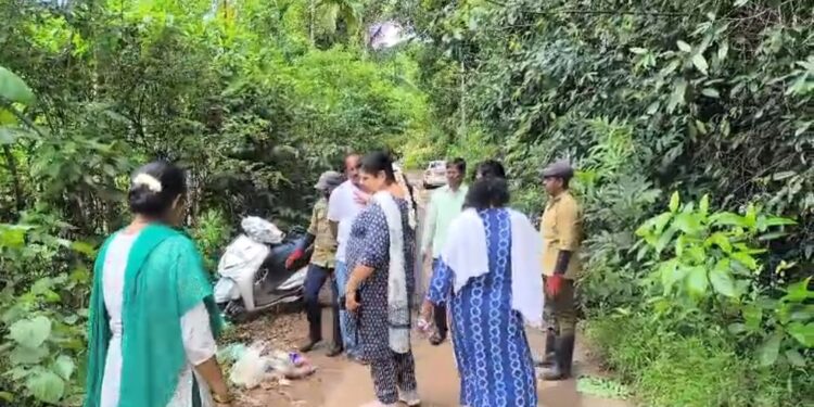 ಕಾರ್ಕಳ : ಕಲ್ಲೋಟ್ಟೆ ಸದ್ಭಾವನಾ ನಗರದಲ್ಲಿ ಎಲ್ಲೆಂದರಲ್ಲಿ ಕಸದ ರಾಶಿ : ದಂಡ ವಿಧಿಸುವುದಾಗಿ ಸಾರ್ವಜನಿಕರಿಗೆ ಪುರಸಭಾ ಮುಖ್ಯಧಿಕಾರಿ ರೂಪಾ. ಟಿ. ಶೆಟ್ಟಿ  ಎಚ್ಚರಿಕೆ..!!