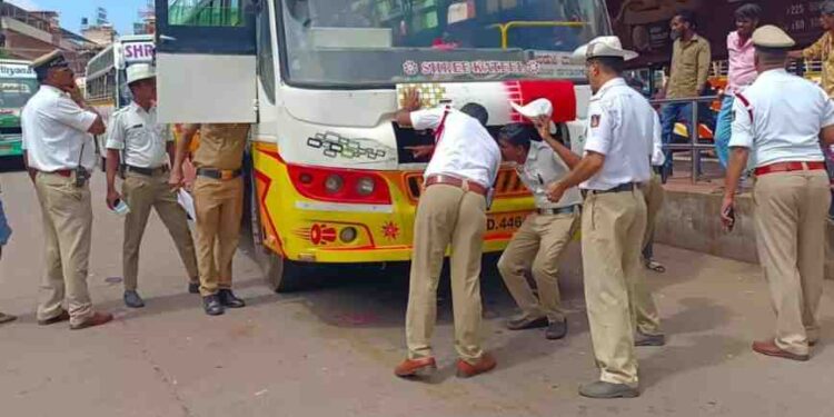 ಉಡುಪಿ :ಗಡುವು ಮುಗಿದ ಹಿನ್ನೆಲೆ ಸಿಟಿ ಬಸ್‌ಗಳ ಕರ್ಕಶ ಹಾರ್ನ್ ತೆರವು :ದಂಡ ವಸೂಲಿ ..!!