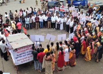 ಕಾರ್ಕಳ : ಪೆಟ್ರೋಲ್, ಡೀಸೆಲ್ ದರ ಏರಿಕೆ ಖಂಡಿಸಿ ಬಿಜೆಪಿ ವತಿಯಿಂದ ಬ್ರಹತ್ ಪ್ರತಿಭಟನೆ..!!