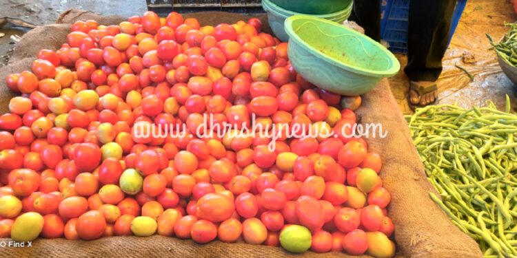 ಉಡುಪಿ : ಗಗನಕ್ಕೆರಿದ ಟೊಮೆಟೊ ದರ :ಅದಿಉಡುಪಿ ಸಂತೆ ಯಲ್ಲಿ ತರಕಾರಿ ಬೆಲೆ ಕೇಳಿ ಗ್ರಾಹಕರು ಕಂಗಾಲು ..!!