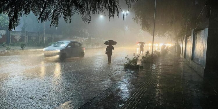 ಕರಾವಳಿ ಜಿಲ್ಲೆಗಳಲ್ಲಿ ಬಾರೀ ಮಳೆ :ಮೀನುಗಾರು ಸಮುದ್ರಕ್ಕೆ ಇಳಿಯದಂತೆ ಎಚ್ಚರಿಕೆ..!!