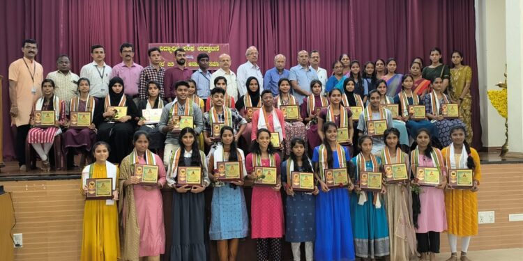 ಕಾರ್ಕಳ : ಎಸ್.ವಿ.ಟಿ ವನಿತಾ ಪದವಿ ಪೂರ್ವ ಕಾಲೇಜಿನಲ್ಲಿ ವಿದ್ಯಾರ್ಥಿ ಸಂಘ ಉದ್ಘಾಟನೆ, ನೇಸರ ವಾರ್ಷಿಕಾಂಕ ಅನಾವರಣ ಹಾಗೂ ಪ್ರತಿಭಾ ಪುರಸ್ಕಾರ..!!