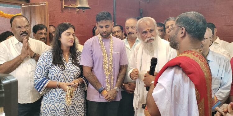 ಟಿ20 ವಿಶ್ವಕಪ್ ಜಯದ ಬಳಿಕ ಟೀಂ ಇಂಡಿಯಾ ಕ್ರಿಕೆಟಿಗ ಸೂರ್ಯಕುಮಾರ್ ಯಾದವ್ ಕಾಪು ಶ್ರೀ ಹೊಸ ಮಾರಿಗುಡಿ ದೇವಸ್ಥಾನಕ್ಕೆ ಭೇಟಿ..!!