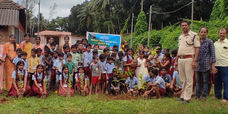 ಶ್ರೀ ಗುರುಕುಲ ಅನುದಾನಿತ ಹಿರಿಯ ಪ್ರಾಥಮಿಕ ಶಾಲೆ ಮಾಳ ಮತ್ತು ಅರಣ್ಯ ಇಲಾಖೆ ಜಂಟಿಯಾಗಿ ವನಮಹೋತ್ಸವ ಆಚರಣೆ..!!