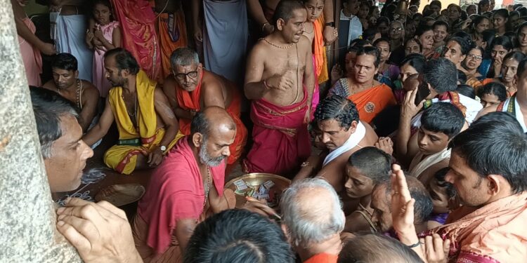 ಕಾರ್ಕಳ : ಪ್ರಥಮೈಕಾದಶೀ ಪ್ರಯುಕ್ತ ತಪ್ತಮುದ್ರಾಧಾರಣೆ..!!