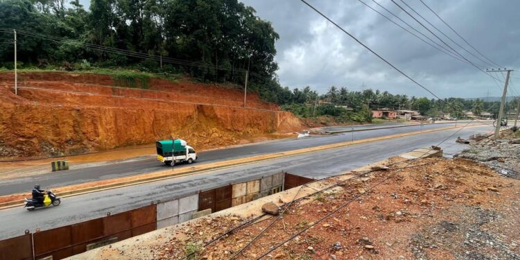 ಕಾರ್ಕಳ :ರಾಹೆ_ 169 : ಮುರತಂಗಡಿ ಪರಿಸರದಲ್ಲಿ ಗುಡ್ಡ ಕುಸಿತ.. ಭಾರೀ ಅಪಾಯದ ಮುನ್ಸೂಚನೆ ??