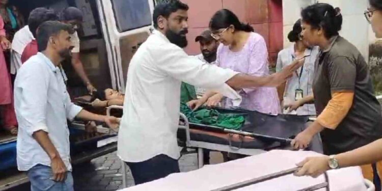 ಉಡುಪಿ :ತುರ್ತು ಪರಿಸ್ಥಿತಿಯಲ್ಲಿ ಸ್ಥಳಕ್ಕೆ ಬಾರದ 108 ಆಂಬುಲೆನ್ಸ್ : ಮನೆಯಲ್ಲೇ ಹೆರಿಗೆ : ತಾಯಿ ಮಗುವನ್ನು ಆಸ್ಪತ್ರೆಗೆ ತಲುಪಿಸಿ ಪ್ರಾಣ ಉಳಿಸಿದ ಆಪತ್ಭಾಂಧವ ಈಶ್ವರ್ ಮಲ್ಪೆ ಮತ್ತು ತಂಡ..!!