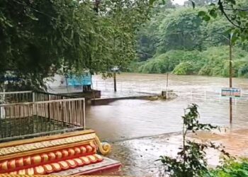 ಸುಬ್ರಮಣ್ಯ : ಭಾರೀ ಮಳೆಗೆ ಮತ್ತೆ ತುಂಬಿ ಹರಿಯುತ್ತಿರುವ ಕುಮಾರಧಾರ ಸ್ನಾನಘಟ್ಟ : ನದಿಗೆ ಇಳಿಯದಂತೆ ಸೂಚನೆ..!!