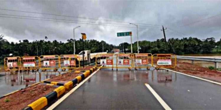 ತೀರ್ಥಹಳ್ಳಿ : ಬೈಪಾಸ್ ರಸ್ತೆಯಲ್ಲಿ ಮತ್ತೆ ನಿಧಾನವಾಗಿ  ಜರಿಯುತ್ತಿರುವ ಮಣ್ಣು : ಮುಂಜಾಗ್ರತಾ ಕ್ರಮವಾಗಿ ರಸ್ತೆಯಲ್ಲಿ ವಾಹನ ಸಂಚಾರ ನಿರ್ಬಂಧ..!