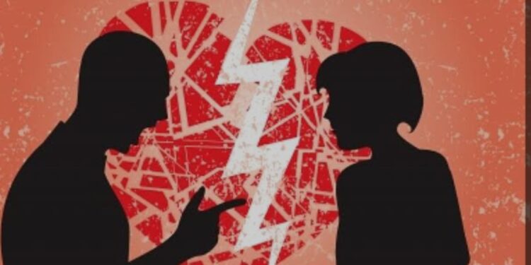 ಉಡುಪಿ: ಪ್ರೇಯಸಿ ಜೊತೆಗೆ ಜಗಳ : ಅರ್ಧದಾರಿಯಲ್ಲಿ ಬಸ್ ನಿಲ್ಲಿಸಿ ಹೋದ ಚಾಲಕ…!!