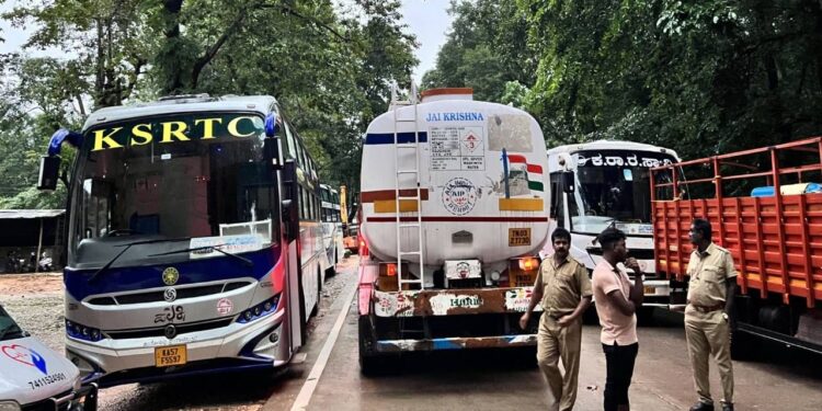 ಗುಡ್ಡ ಕುಸಿತದಿಂದ ಬಂದ್​ ಆಗಿದ್ದ  ಶಿರಾಡಿಘಾಟ್​ನಲ್ಲಿ ಸಂಚಾರ ಆರಂಭ..!!
