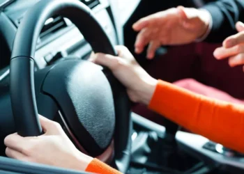 ಯುವತಿಯೊಂದಿಗೆ ವಿಕೃತಿ ಮೆರೆದಿದ್ದ ಕಾರು ತರಬೇತಿದಾರ :  ಡ್ರೈವಿಂಗ್ ಸ್ಕೂಲ್, ಚಾಲಕನ ಲೈಸೆನ್ಸ್ ರದ್ದತಿಗೆ ಸಾರಿಗೆ ಸಚಿವರಿಂದ ಆದೇಶ..!!