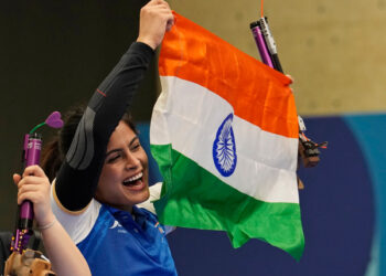 ಒಲಿಂಪಿಕ್ಸ್ 2024ರಲ್ಲಿ ಭಾರತಕ್ಕೆ ಮೊದಲ ಪದಕ : ಮಹಿಳೆಯರ 10 ಮೀ. ಏರ್ ಪಿಸ್ತೂಲ್ ನಲ್ಲಿ ಕಂಚಿನ ಪದಕ ಗೆದ್ದು ಸಂಭ್ರಮಿಸಿದ ಶೂಟರ್ ಮನು ಭಾಕರ್..!!