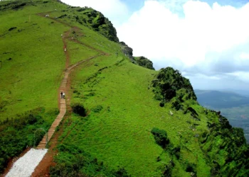 ದಕ್ಷಿಣ ಕನ್ನಡ : ಭಾರೀ ಮಳೆ ಹಿನ್ನೆಲೆ ಮಳೆಗಾಲ ಮುಗಿಯುವ ತನಕ ಜಿಲ್ಲೆಯಲ್ಲಿ ಗಿರಿಶಿಖರಗಳ ಚಾರಣ ನಿಷೇಧಿಸಿ ಜಿಲ್ಲಾಧಿಕಾರಿ ಆದೇಶ ..!!