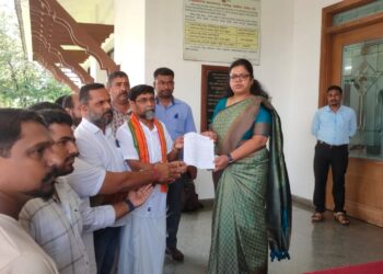 ಉಡುಪಿ: ಬಾಂಗ್ಲಾದಲ್ಲಿ ಹಿಂದೂ ಶ್ರದ್ಧಾ ಕೇಂದ್ರಗಳ ದ್ವಂಸ, ಹಿಂದೂಗಳ ಮೇಲೆ ನಡೆಯುತ್ತಿರುವ ದೌರ್ಜನ್ಯಗಳ ವಿರುದ್ಧ ಪ್ರಧಾನಿ ಮೋದಿ ಮಧ್ಯಪ್ರವೇಶಿಸುವಂತೆ ಅಗ್ರಹಿಸಿ ಸನಾತನ ಹಿಂದೂ ಧರ್ಮರಕ್ಷಣಾ ವೇದಿಕೆ ವತಿಯಿಂದ ಜಿಲ್ಲಾಧಿಕಾರಿ ಮುಖೇನ ಮನವಿ .!!!